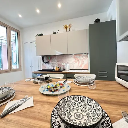 L&r - Casa Ditto - Finemente Ristrutturato Con Aria Condizionata, Balcone E Parcheggio A Poca Distanza