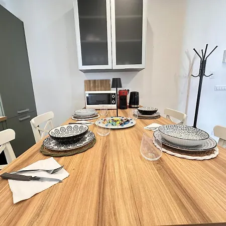 L&r - Casa Ditto - Finemente Ristrutturato Con Aria Condizionata, Balcone E Parcheggio A Poca Distanza Апартаменти *