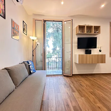 Apartamento L&r - Casa Ditto - Finemente Ristrutturato Con Aria Condizionata, Balcone E Parcheggio A Poca Distanza