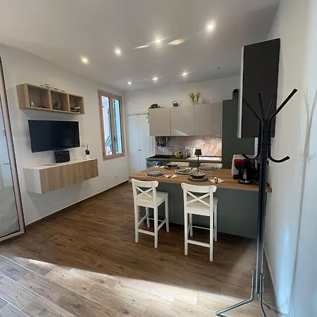 L&r - Casa Ditto - Finemente Ristrutturato Con Aria Condizionata, Balcone E Parcheggio A Poca Distanza Sanremo